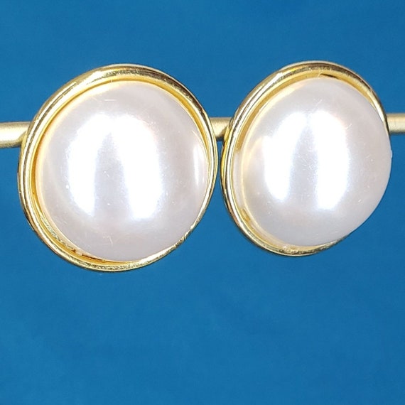 Vintage Large Gold Pearl Stud Earrings - image 5
