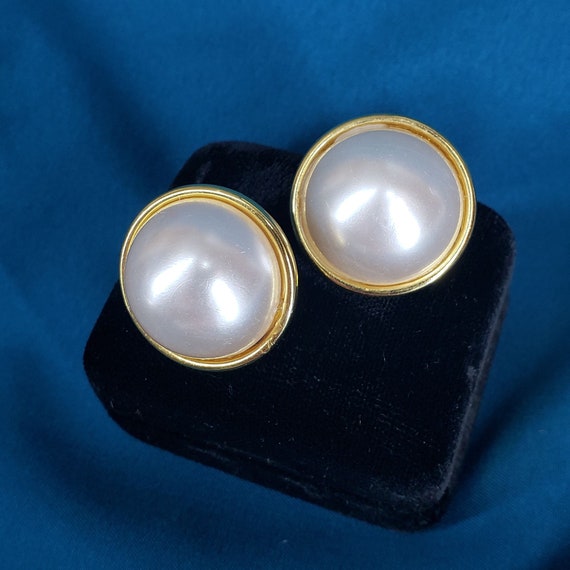 Vintage Large Gold Pearl Stud Earrings - image 3