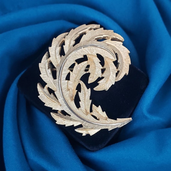 Vintage Crown Trifari Gold Leaf Brooch - image 1