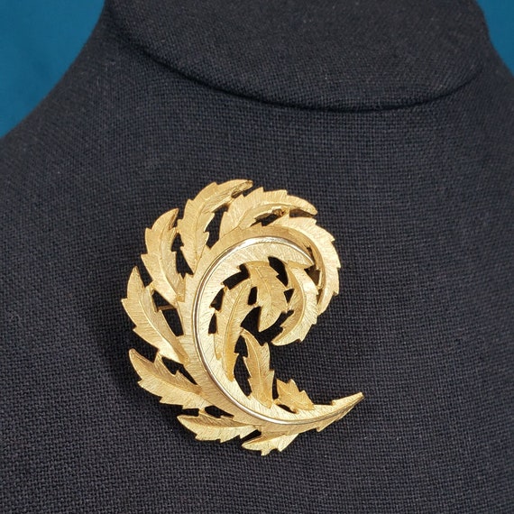 Vintage Crown Trifari Gold Leaf Brooch - image 6