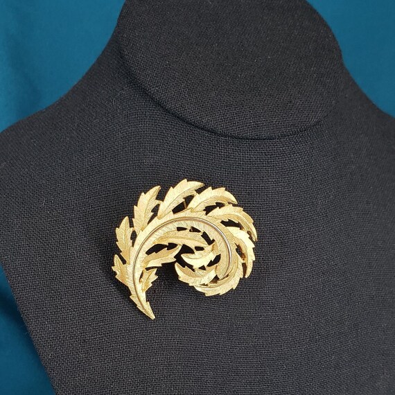 Vintage Crown Trifari Gold Leaf Brooch - image 3