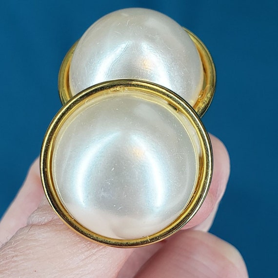 Vintage Large Gold Pearl Stud Earrings - image 4