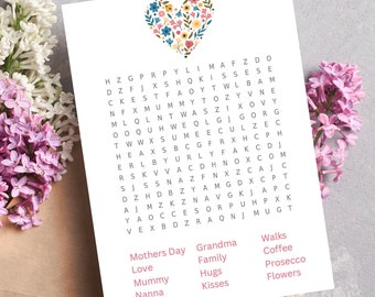 Op de afbeelding: Een afdrukbare woordzoeker met een bloemig hartontwerp. De puzzel bevat woorden die verband houden met Moederdag, zoals "liefde", "familie", "knuffels" en "kussen".