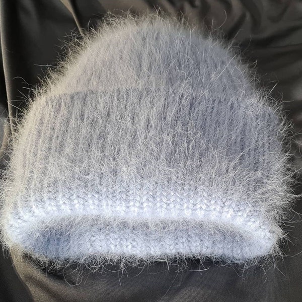 Bonnet tricoté. Bonnet doux et moelleux en Angora pour femme. Bonnet chapeau d'hiver.