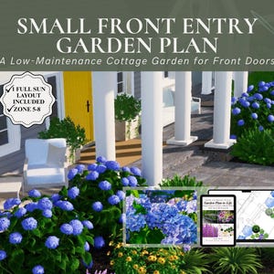 Könnte beinhalten: Digitaler Gartenplan für einen kleinen Vordereingang, mit einem pflegeleichten Cottage-Garten-Design. Das Bild zeigt ein Haus mit gelber Tür, weißen Säulen und blauen Hortensienbüschen. Enthält ein Layout für volle Sonne für die Zonen 5-8.