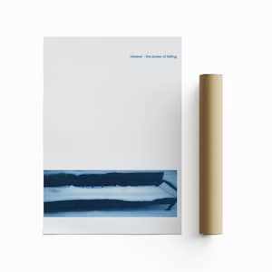 Puede incluir: Un póster azul y blanco con el texto "mineral - the power of failing." El póster presenta una fotografía de un sofá azul cubierto de nieve.