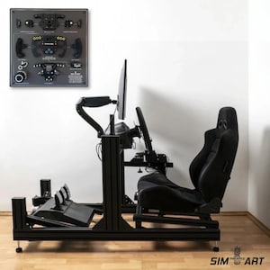 Puede incluir: Una configuración de simulador de carreras negra con un monitor montado, volante, pedales y un asiento de carreras negro. Una pantalla montada en la pared muestra varios diseños de volantes. La configuración está sobre un marco de metal negro.