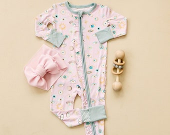 Meisjes Roze Boze Oog Bamboe One Piece Zip Up Pyjama Romper, Slumber Party Pyjama's, Cottagecore Kids Pyjama's, Cadeau voor baby en peutermeisje