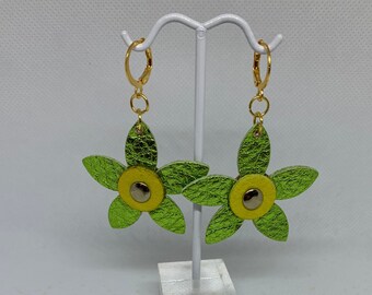 Flower Power - green metallic real leather drop earring