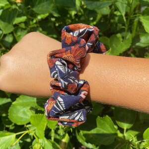 Scrunchie con fiori autunnali (boho)