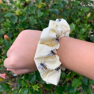 bee scrunchie