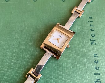 Vintage Timex ladies two tone dainty watch NEW BATTERY Pretty Vintage Timex Women main image 4