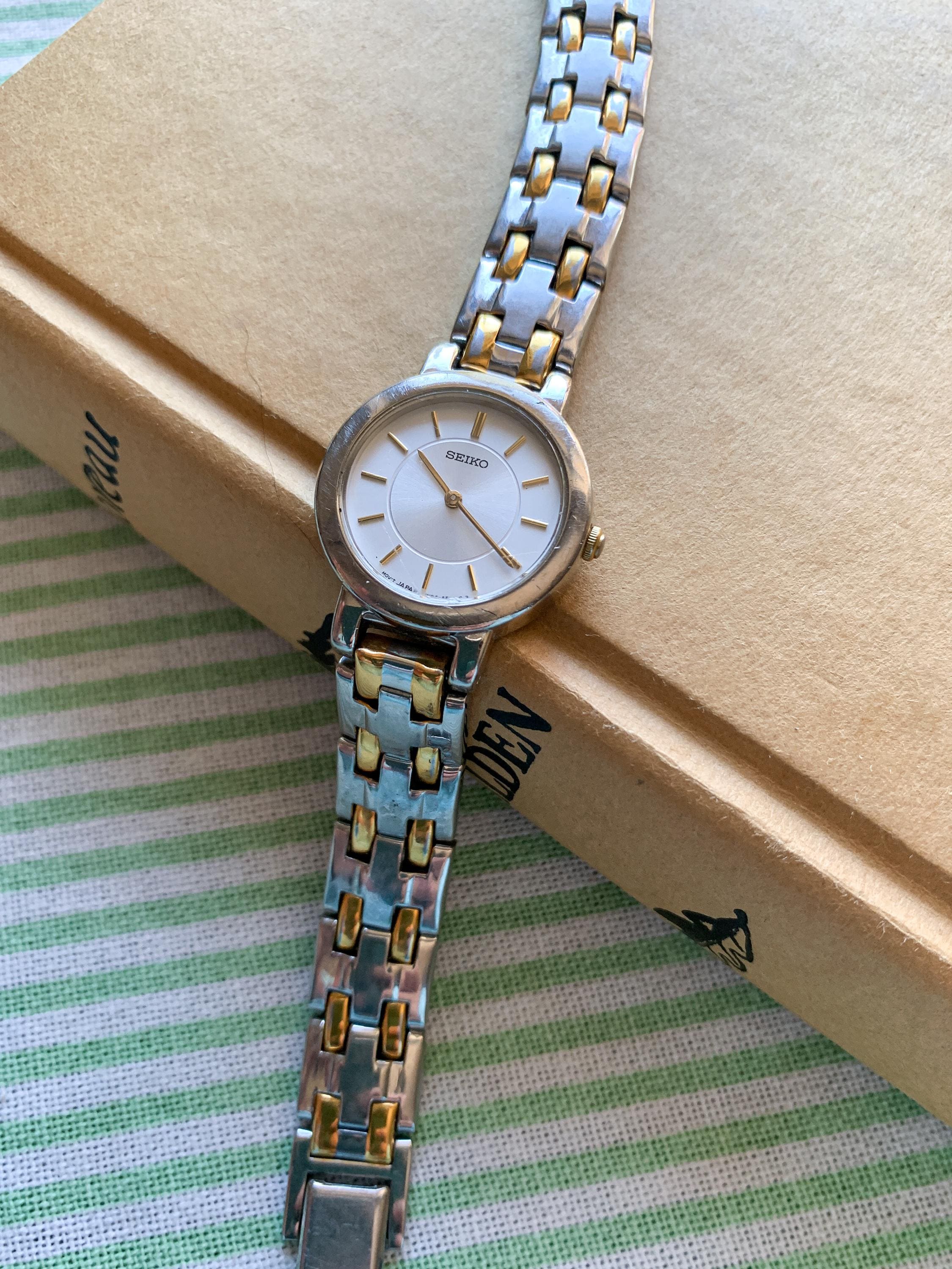 Vintage Seiko Ladies Quartz Watch – Two Tone Silver & Gold  display picture 2