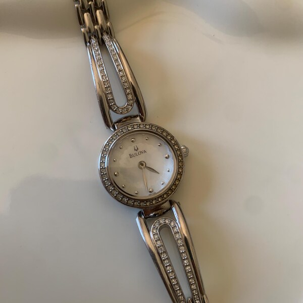 Stunning Vintage Silver Tone Bulova Diamond Ladies Watch! Unique Details On The Dial! Diamonds Around Bezel & Band! New Battery!