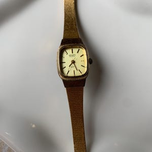 Dainty Vintage Gold Tone Gruen Ladies Watch w/ Rectangular Bezel! New Battery - Excellent Condition!