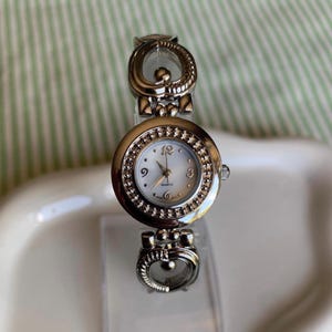 Vintage Quartz Silver Heart Watch! In Mint Condition! With New Battery - Excellent Working Condition!