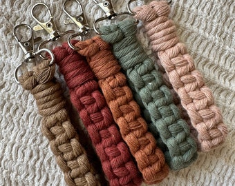 Macrame Fingerloop Keychain / Boho Keychain