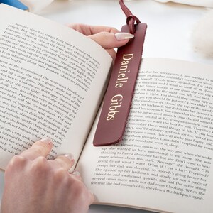 Name Bookmark, Personalized Bookmark, Custom Bookmark, Engraved Bookmark, Gifts for Readers, Best Friend Gifts, Gift for Book Lovers Burgundy