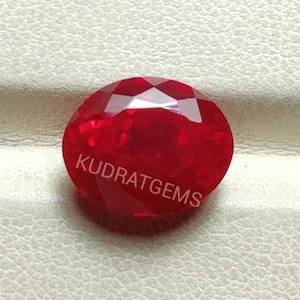 Owalny, fasetowany kamień szlachetny rubinowy: luźny czerwony korund (5 x 4 mm – 20 x 15 mm)