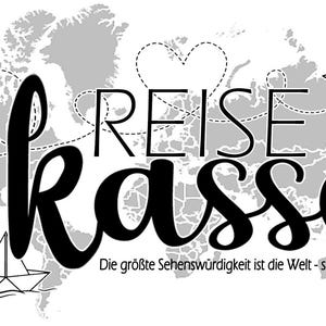 Può includere: Grafica in bianco e nero con la frase tedesca "Reise Kasse" sopra una mappa del mondo. L'immagine include barchette di carta, un aeroplanino di carta e il testo "Die größte Sehenswürdigkeit ist die Welt - sieh sie dir an!"