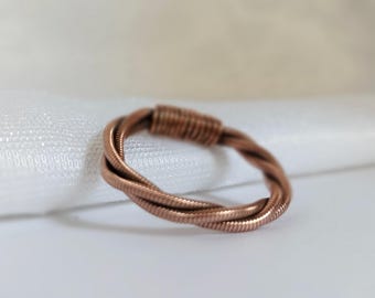 Handgjord ring i ren koppartråd: Minimalistiska, helande smycken