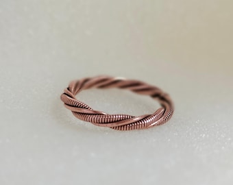 Handgjord tvinnad kopparring, fjäderarmband i ren koppar