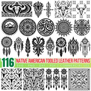 Può includere: Una collezione di 116 modelli di cuoio lavorato nativo americano in bianco e nero. I disegni includono acchiappasogni, piume, teschi di animali e forme geometriche. L'immagine include anche il testo "Native American Tooled Leather Patterns".