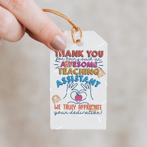 Może przedstawiać: Biała kartka z kolorowym wzorem i tekstem "THANK YOU for being such an -AWESOME- TEACHING ASSISTANT WE TRULY APPRECIATE your dedication!"