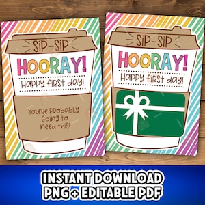 Peut inclure: Deux cartes sur le thème des tasses à café avec le texte "SIP-SIP HOORAY! Happy first day!". Une carte porte le texte "You're Probably Going to Need This!". L'autre carte a un graphique de carte-cadeau verte. Le fond est un motif arc-en-ciel.