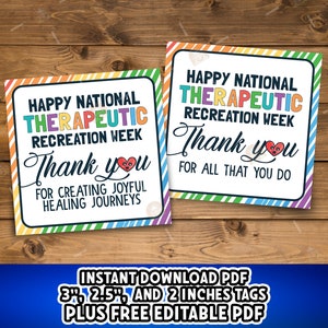 Könnte beinhalten: Zwei druckbare Etiketten mit einem Regenbogenrand und dem Text "Happy National Therapeutic Recreation Week" und "Thank you" mit einem Herzen. Die Etiketten sind für 3 Zoll, 2,5 Zoll und 2 Zoll Etiketten. Der Text "Sofortiger Download PDF" und "Plus kostenloses editierbares PDF" befindet sich am unteren Rand des Bildes.