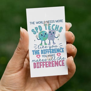 Può includere: Una carta bianca tenuta in mano presenta il testo "THE WORLD NEEDS MORE SPD TECHS" con personaggi dei cartoni animati e le frasi "like you", "THE DIFFERENCE YOU MAKE" e "makes all the DIFFERENCE" in vari colori.