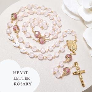 Rosario personalizzato in quarzo rosa, ricordo del battesimo, regalo per la prima comunione e la cresima