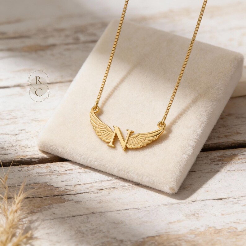 Collana con iniziale a forma di ali d'angelo in argento sterling: gioielli celestiali personalizzati immagine 6