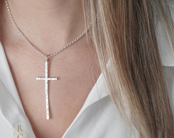 Colar com Cruz Longa Martelo em Prata de Lei – Joia Cristã para Presente