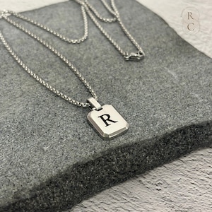 Aangepaste ketting met initiaal tag voor mannen en vrouwen-gepersonaliseerd accessoire-roestvrijstalen hanger gegraveerd-initiaal herenketting