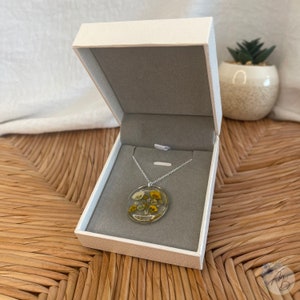 Luxury White Velvet Grey Textured Jewellery Gift Presentation Box for Necklace or Earrings, Rectangular