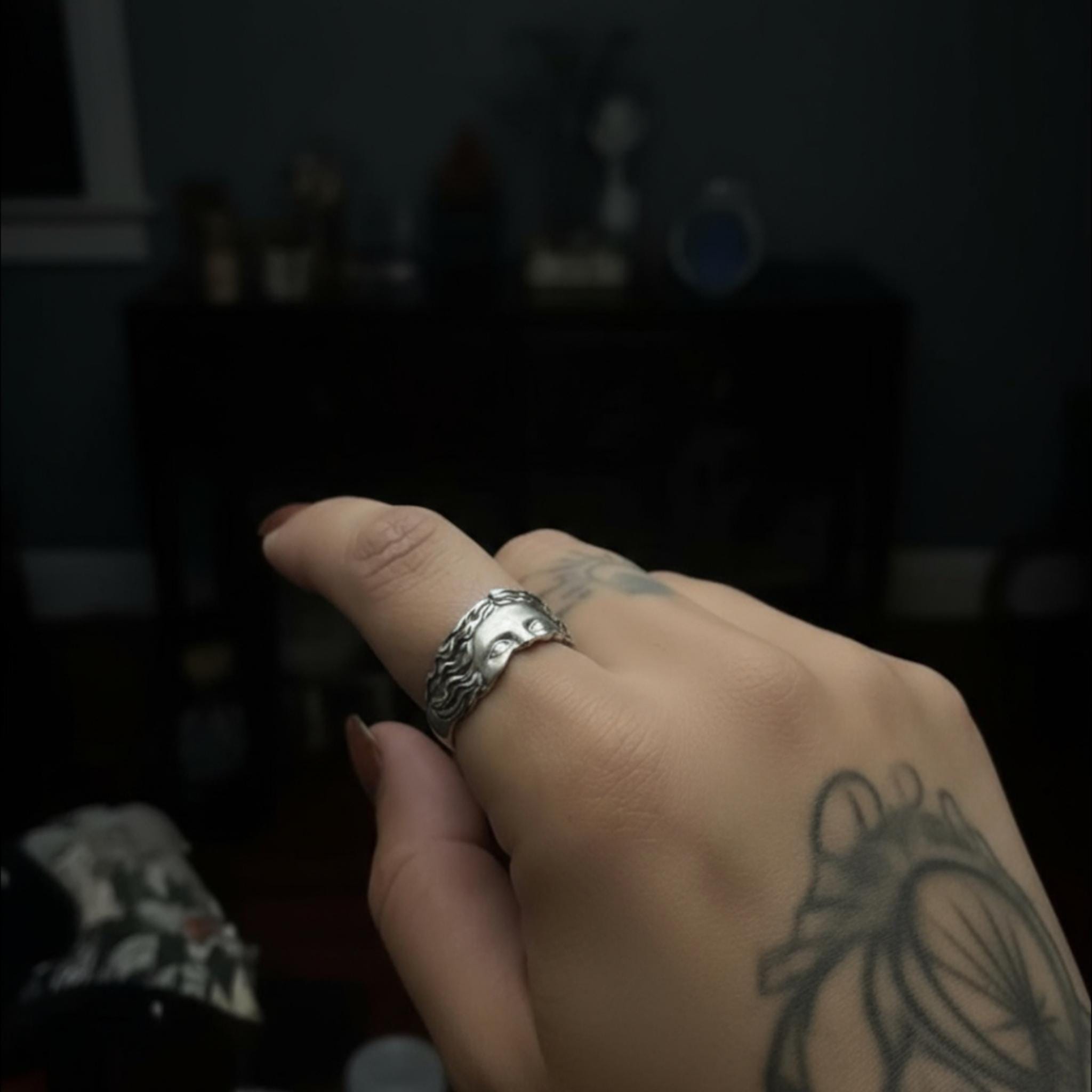 女神アフロディーテのスターリングシルバーリング ギリシャ神話