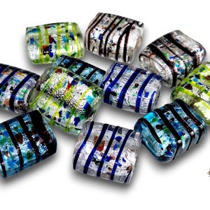 10 frostade vita Murano-glaspärlor randiga 25x20x6 mm - Platt rektangel - Silverfolie - KV46