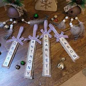 Decoración de scrabble del árbol de Navidad, etiqueta de regalo, configuración del lugar de la mesa