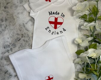 Made In England Baby Gift Set – St George’s Cross Heart Motif Bodysuit, Bib & Beanie with FREE Delivery