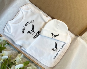 Newcastle Fan Baby Gift Set – Magpie Bodysuit, Bib & Beanie Hat with FREE Delivery
