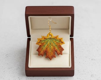 Pendientes FSL. Diseños para bordado a máquina. Pendientes de encaje con forma de hoja de arce – Diseño otoñal. Aro de 4x4. Descarga instantánea. Formatos PES y otros.