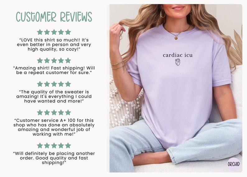 Pu&ograve; includere: Una maglietta viola con il testo "cardiac icu" e una piccola grafica a forma di cuore. La maglietta &egrave; indossata da una persona con jeans blu chiaro.