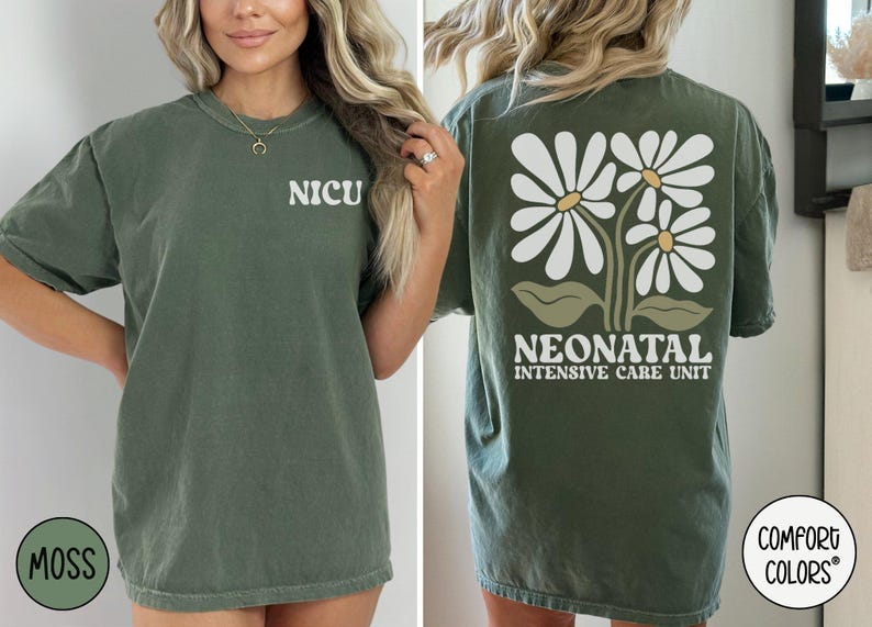 Może przedstawiać: Zielony T-shirt z napisem "NICU" z przodu i "NEONATAL INTENSIVE CARE UNIT" z kwiatowym wzorem z tyłu. Koszulka jest wygodna i luźna.