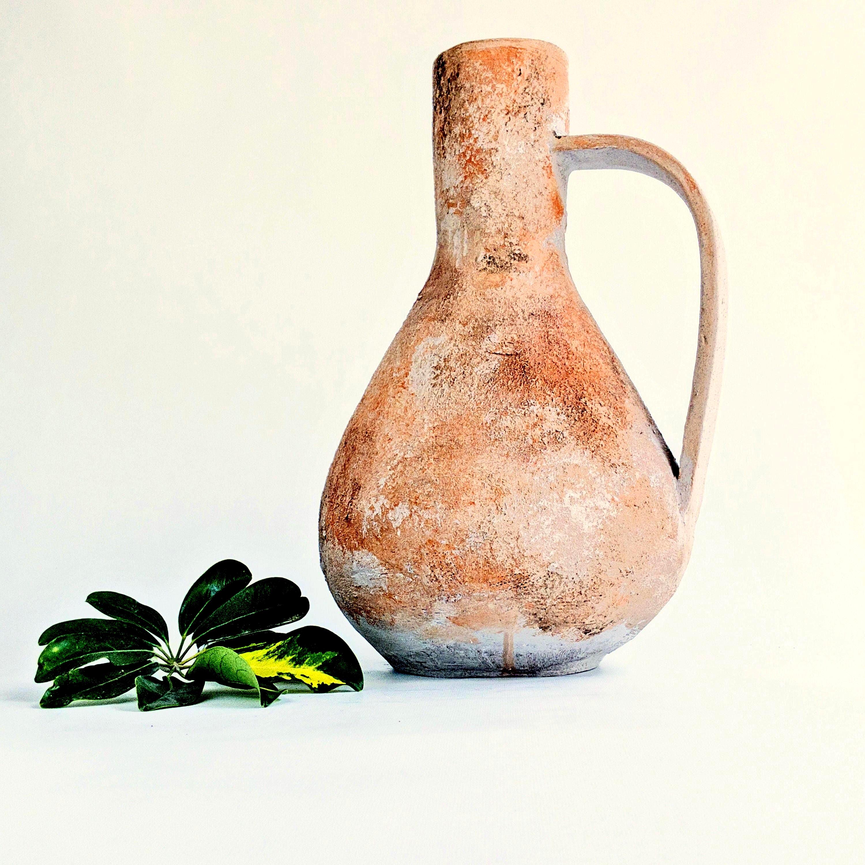 Vaso de grés artesanal | Decoração rústica e neutra em cerâmica texturizada para casa e jardim.