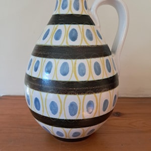 Stig Lindberg Gorgeous Vintage Earthenware Vase with handle with stripes and dots, Gustavsberg, handpainted by studio hand, 19 cm, 1950s