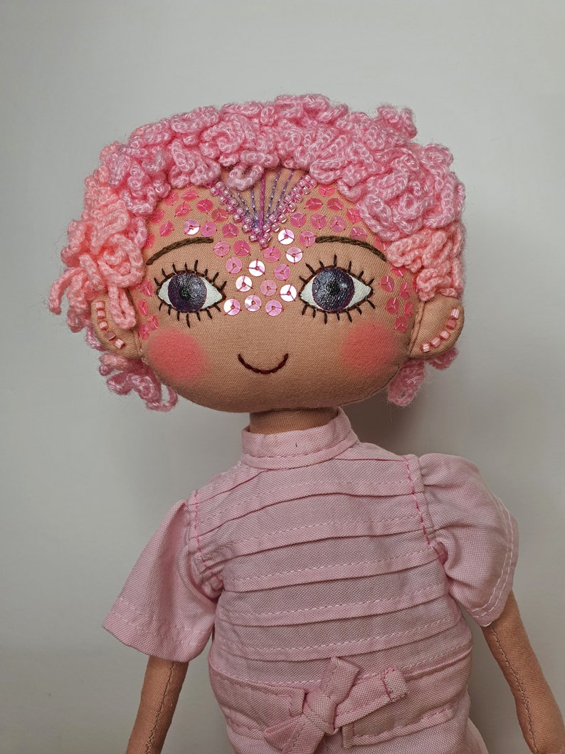 poupée artisanale poupée en tissu poupée fait main hand made doll poupée décoratifs cadeau pour enfant poupée chiffon image 3