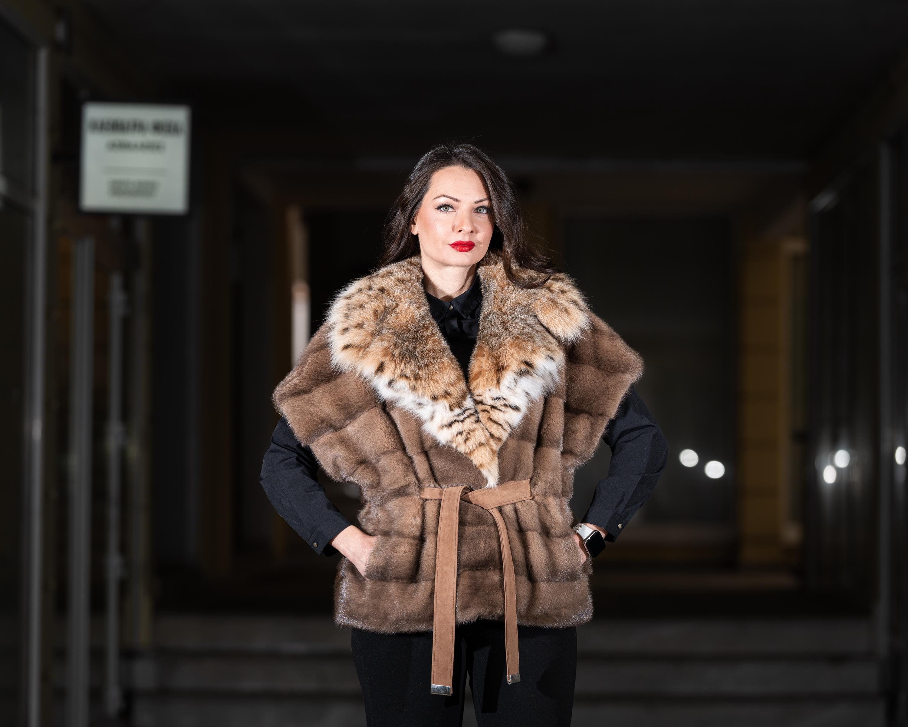 New Italian Mink Fur Vest in Cappuccino Color With English Collar