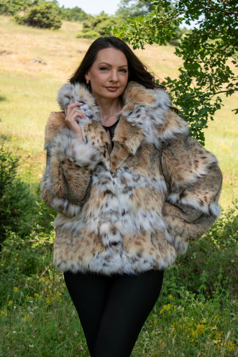 Horizontal Lynx Fur Jacket with Hood – Modern Luxury Winter Coat