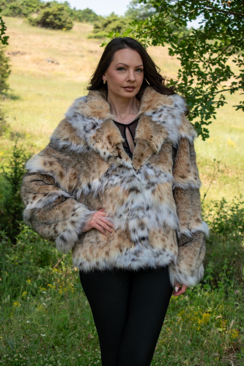 Horizontal Lynx Fur Jacket with Hood – Modern Luxury Winter Coat